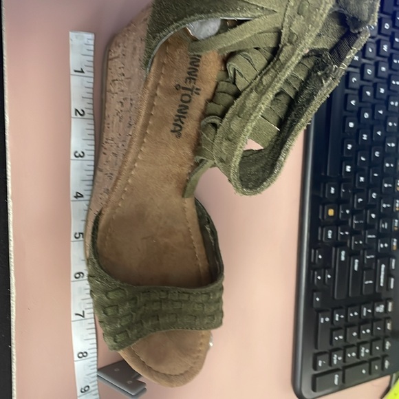 Minnetonka Isabel Fringe Wedge Sandal Size 8 - Picture 5 of 6